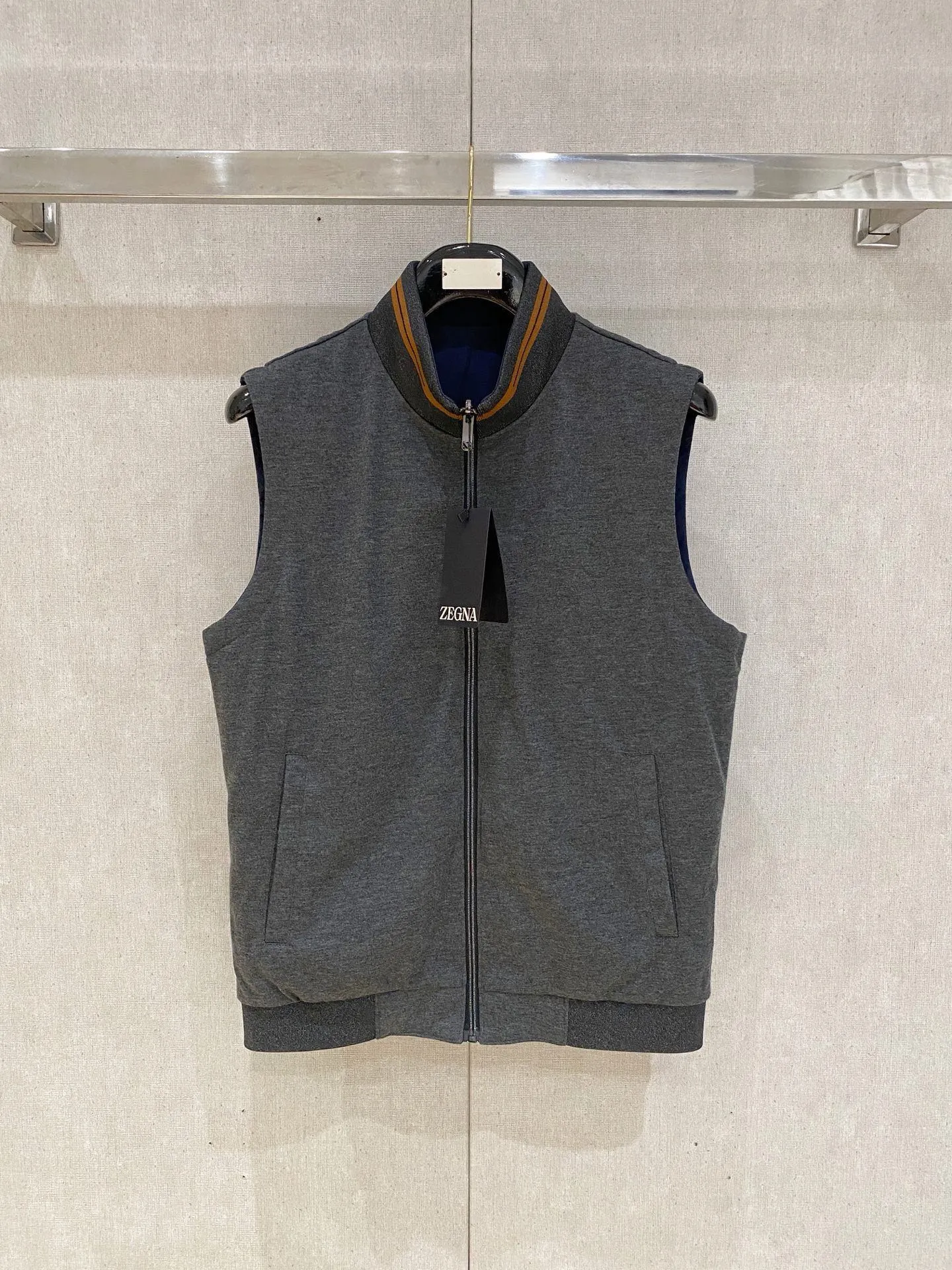 Zegna ： ， ， ， ； ， ， ， ， Classic 。 ： ， ， ， ； ， ； ， ， 。 ： ， ， ； ， ， T 、 、 ； ， ， ， 。 ： 、 、 ， ， Versatile 。 ： Cream White/Khaki/ /Black（ Gray ） Sizes：M-4XL